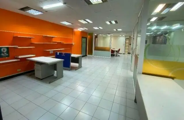 ขายออฟฟิศ บางนา country complex ขนาดพื้นที่ 178.89 ตร.ม. มีเฟอนิเจอร์ให้บางส่วน